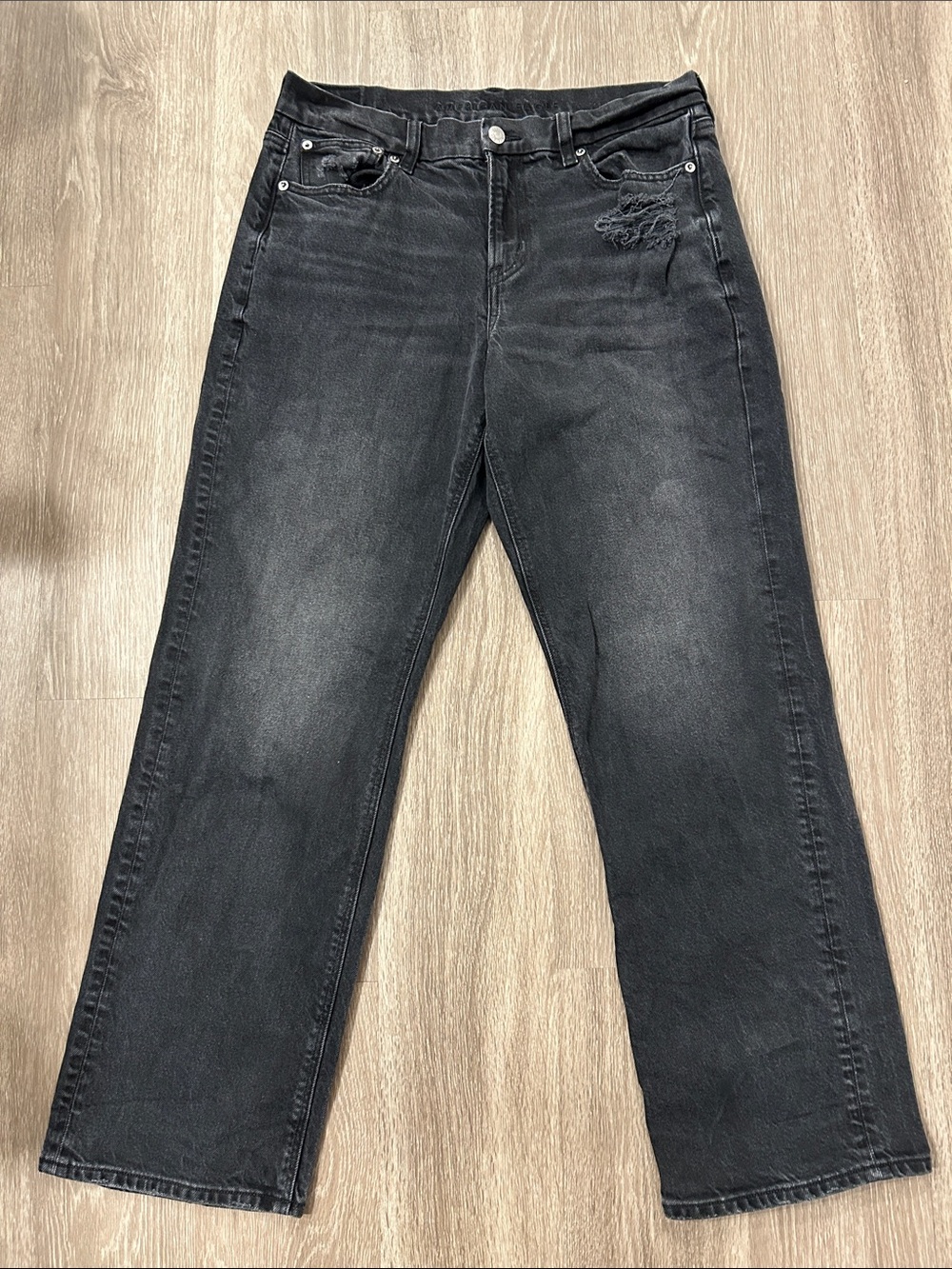 American Eagle Outfitters - Distressed Curvy Straight Jeans